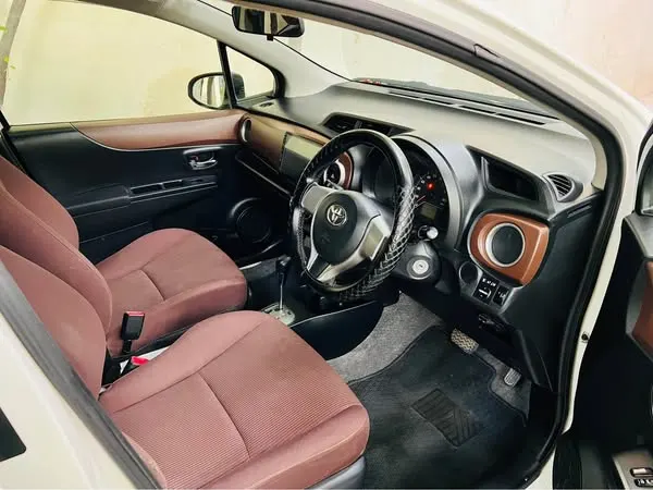 Toyota Vitz 2012 (4)