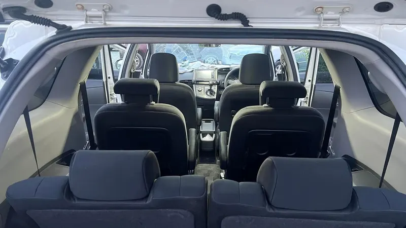 Toyota Wish (5)