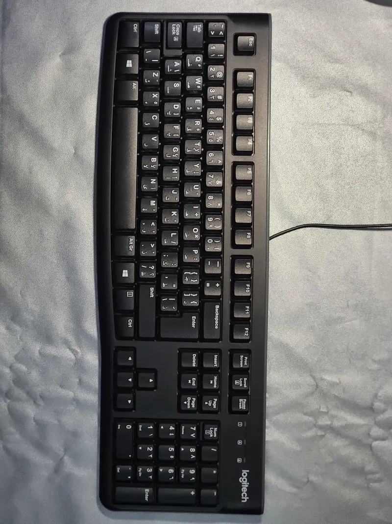 Logitech Keyboard (1)