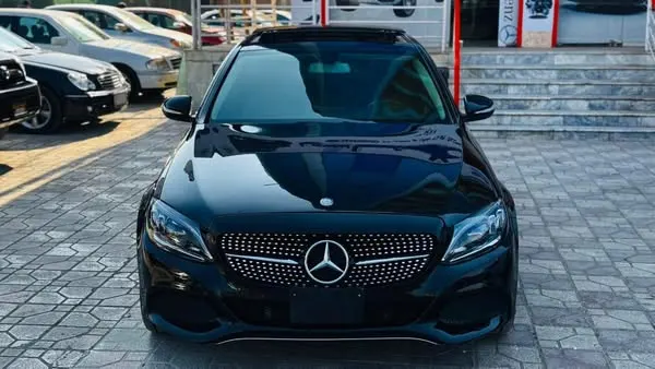 Mercedes-Benz C300 2015 (2)
