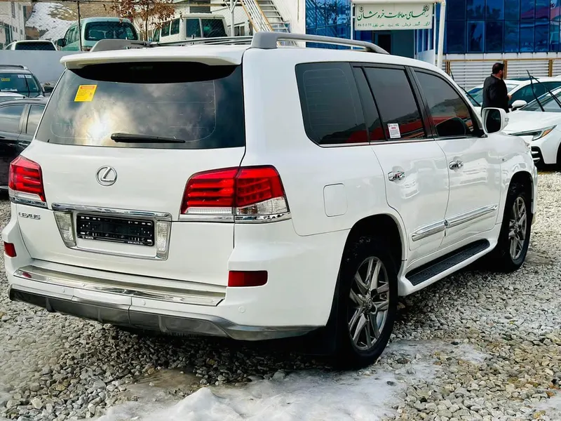 Lexus LX570 2010 (3)