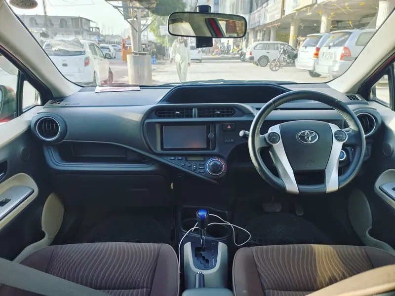 Toyota Aqua (3)