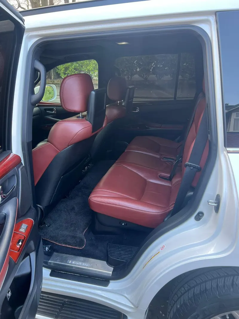 Lexus LX570 2015 (8)