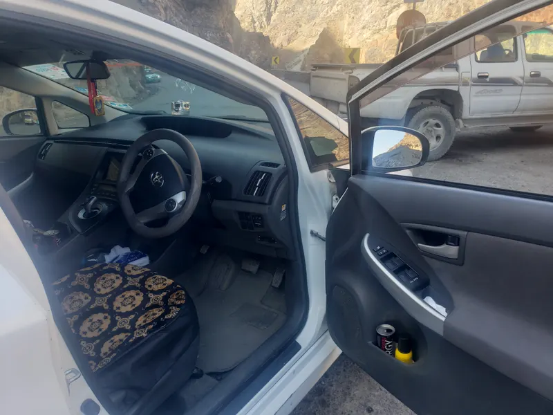 Toyota Prius 2011 (3)