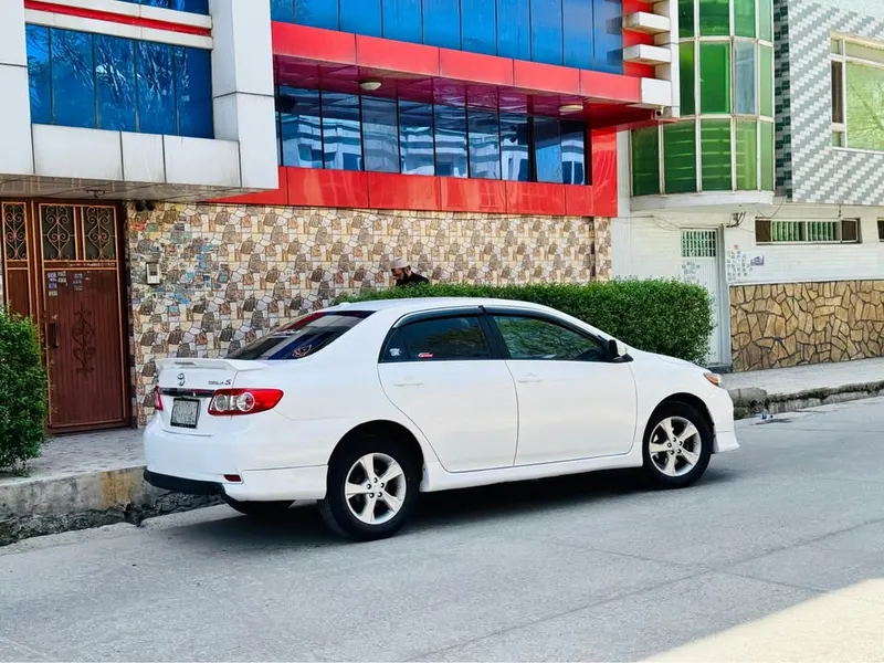 Toyota Corolla 2011 (3)