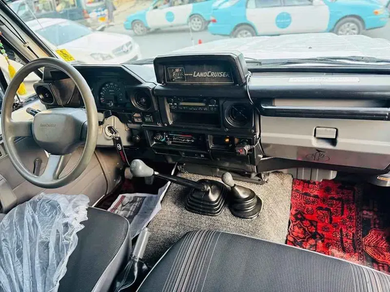 Toyota Land Cruiser 1996 (4)