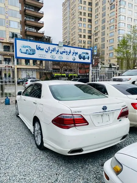Toyota Crown Hybrid 2012 (2)