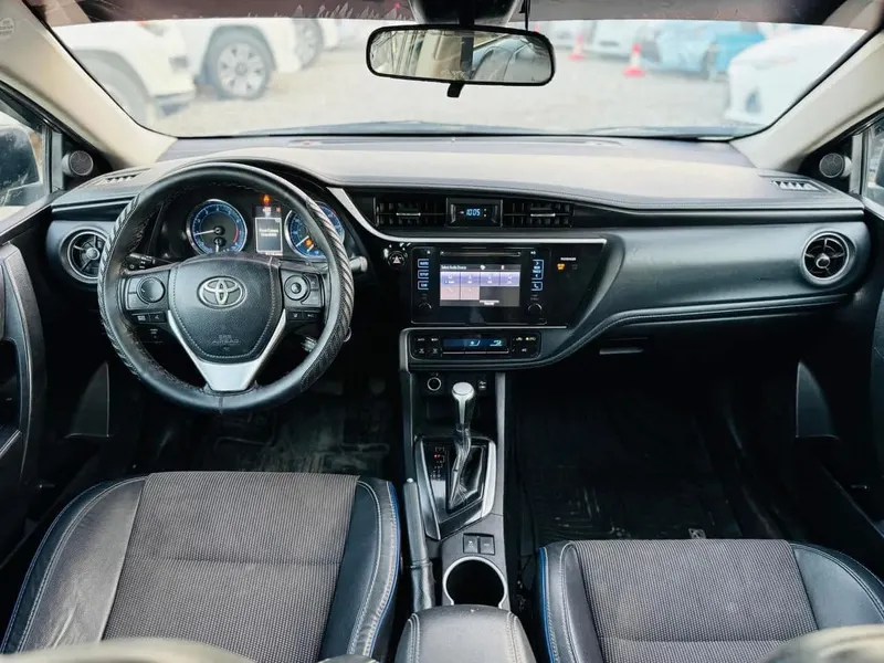 Toyota Corolla 2017 (4)