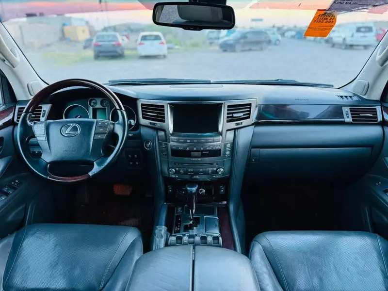 Lexus 570 2009 (4)