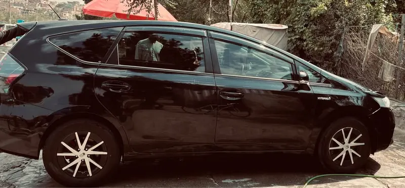 Toyota Prius V 2012 (4)