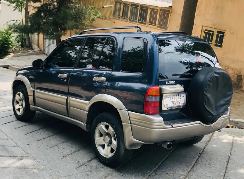 Suzuki 2000 (2)