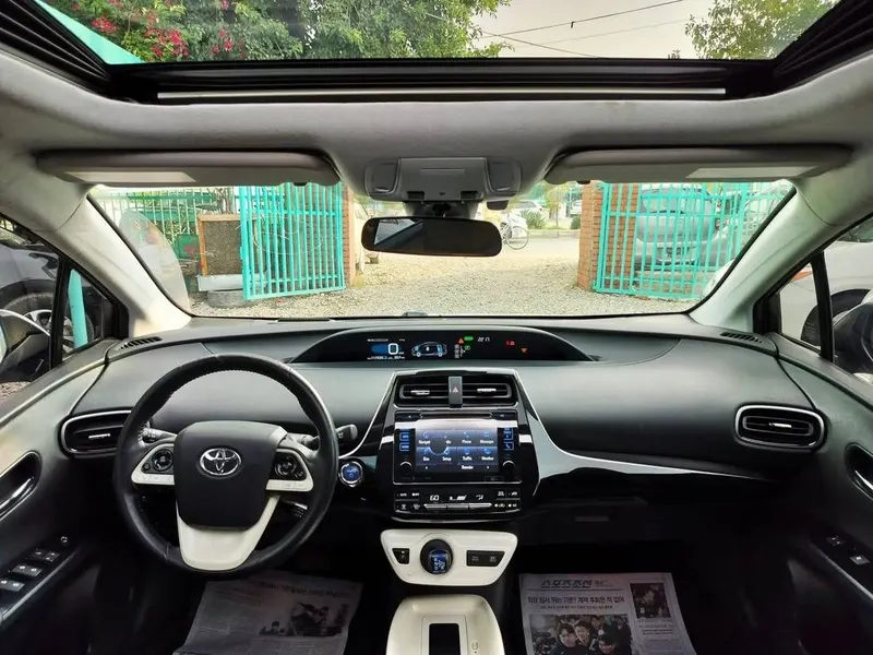 Toyota Prius 2016 (4)