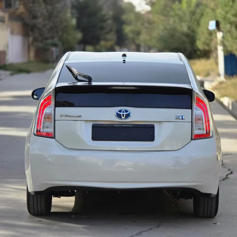 Toyota Prius 2013 (2)