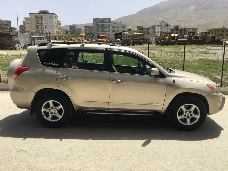 Toyota RAV4 2006 (3)