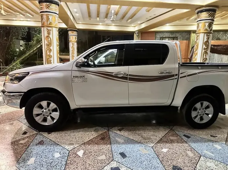 Toyota Hilux SR5 2019 (1)