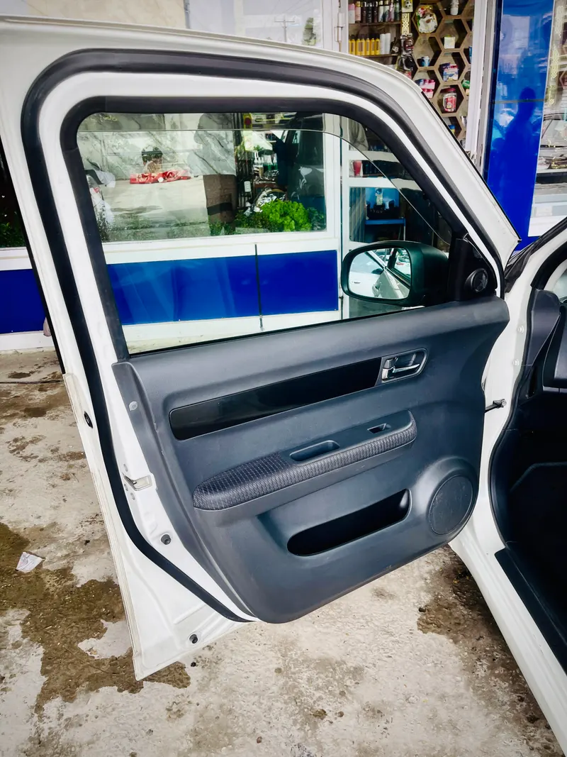 Suzuki Swift 2010 (8)