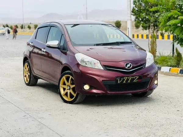 Toyota Vitz 2012 (1)