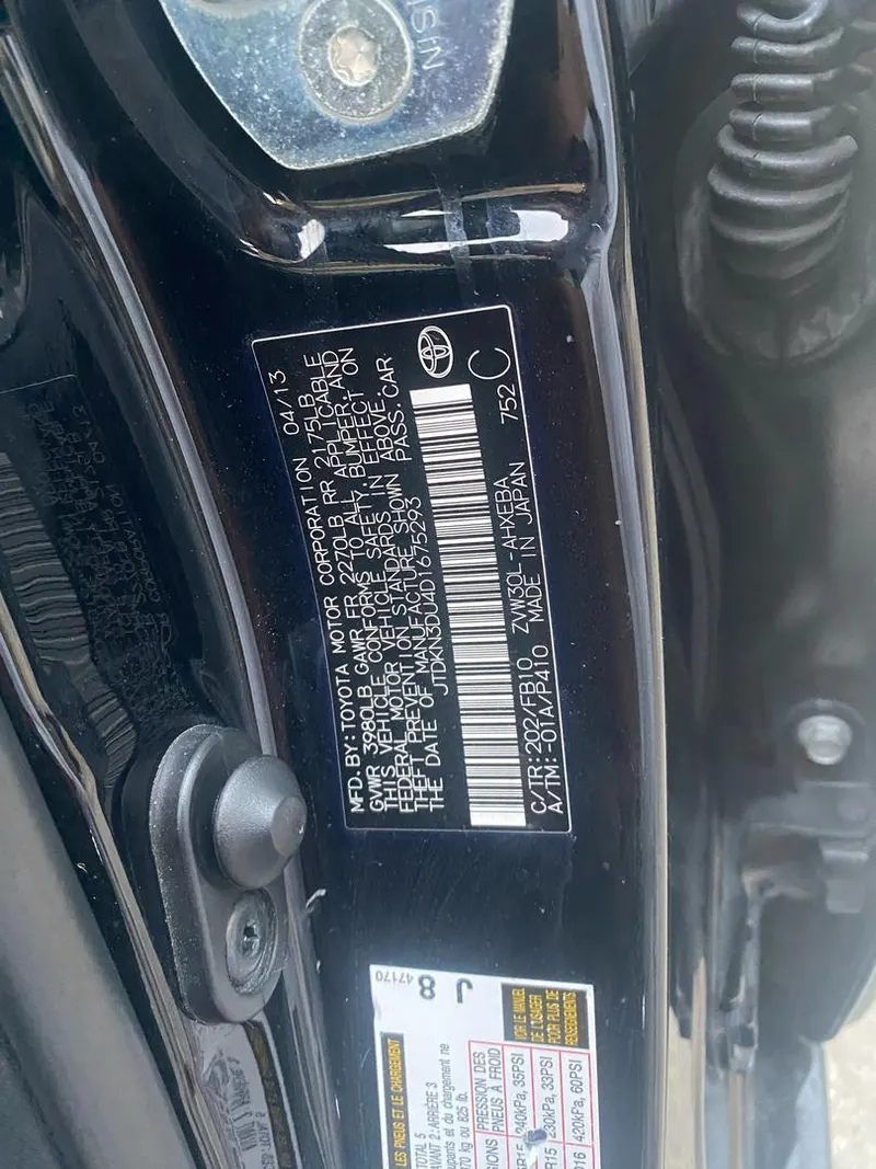 Toyota PRUIS 2013 (7)