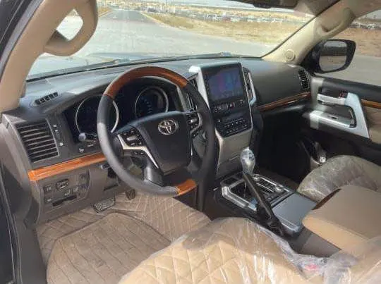Toyota Land Cruiser VXR 2010 (4)