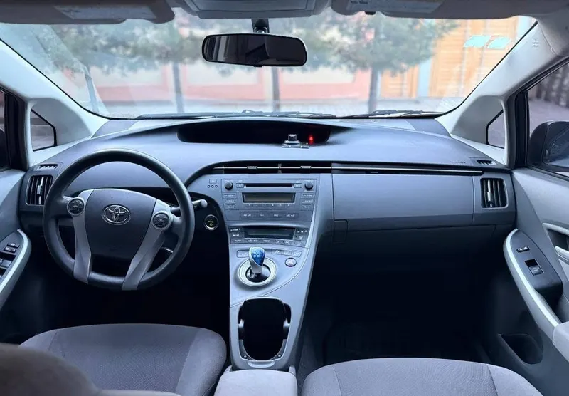Toyota Prius 2012 (7)