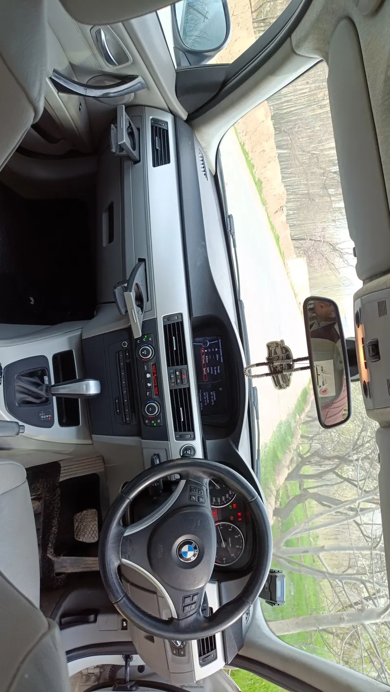 BMW 320i 2012 (3)