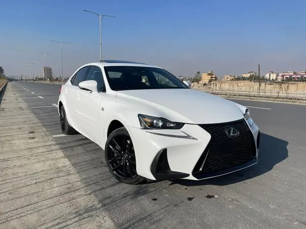 Lexus IS300 Sport 2018 (2)