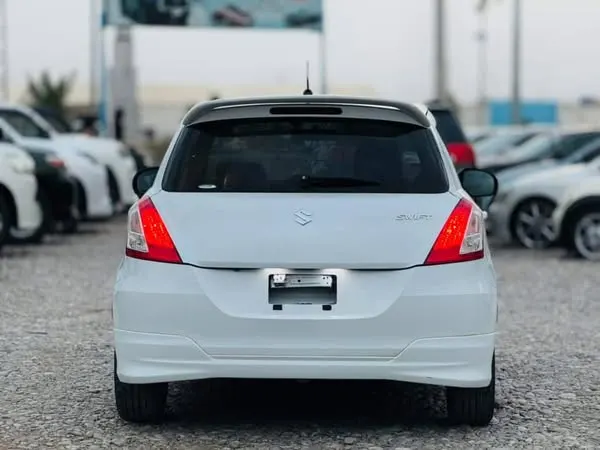 Suzuki Swift 2010 (3)
