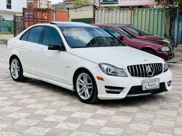 Mercedes-Benz C250 2012 (1)