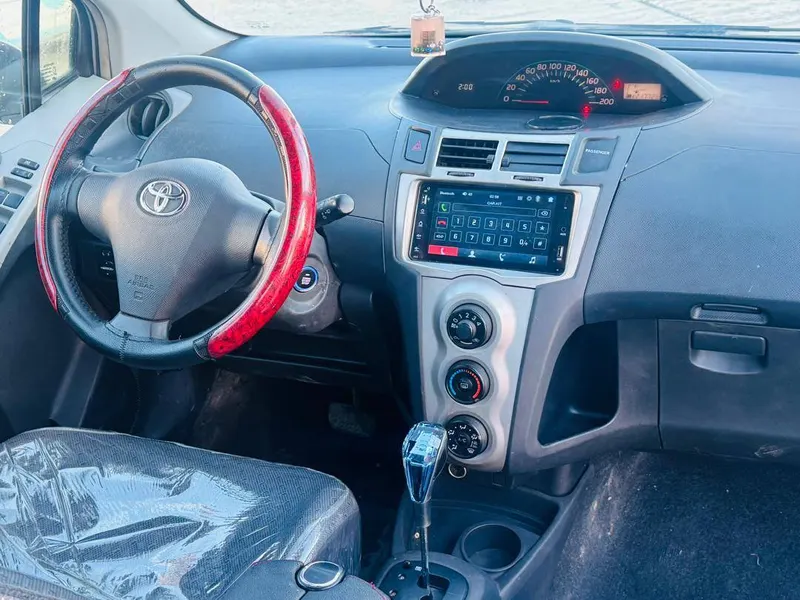 Toyota Yaris 2009 (4)