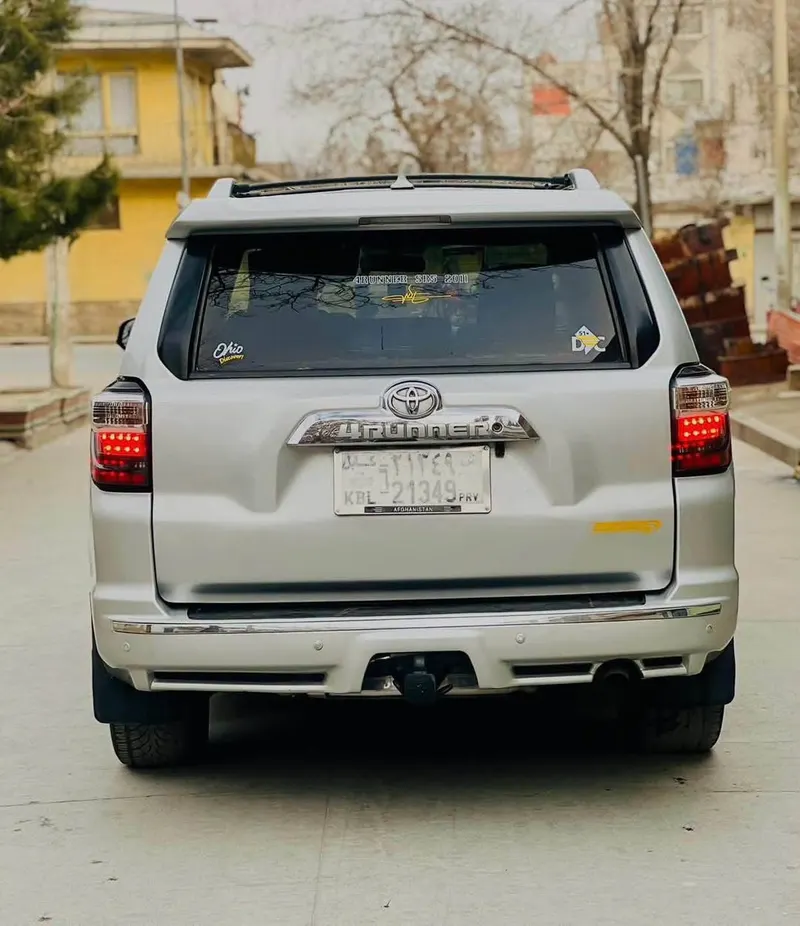 Toyota 4Runner SR5 2011 (3)