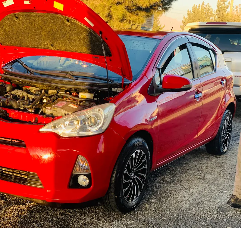 Toyota Prius C 2012 (2)