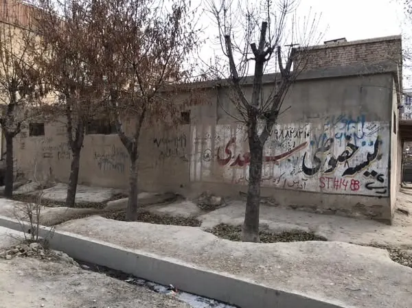 خانه کهنه دو منزله گوشه برای فروش، 3 بسوه، پنجصد فامیلی، ناحیه 15 (2)