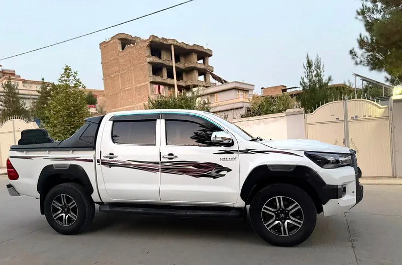 Toyota Hilux 2010 (3)