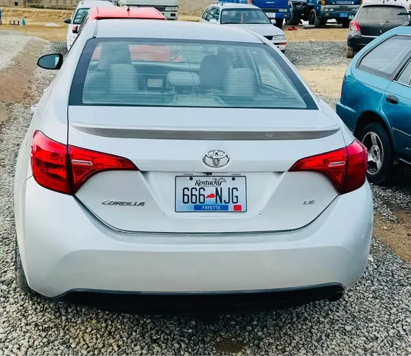 Toyota Corolla 2017 (2)