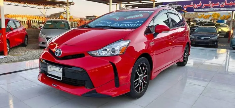 Toyota Prius V 2018 (1)