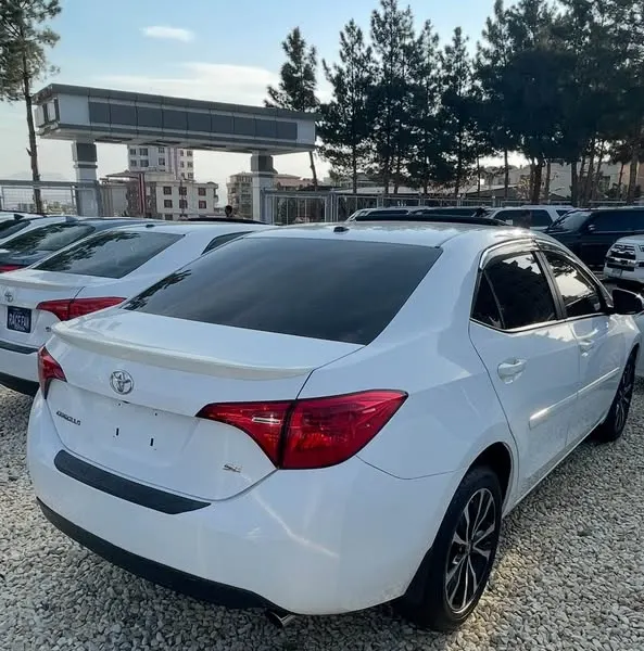 Toyota Corolla 2017 (2)