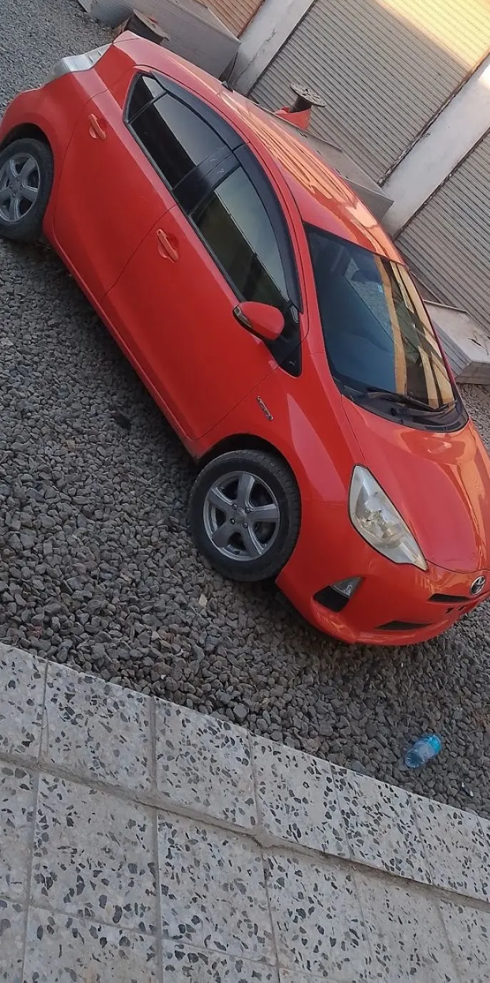 Toyota Aqua 2013 (3)