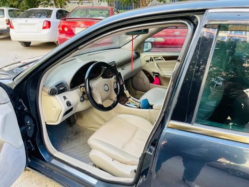 Mercedes-Benz C230 (2)