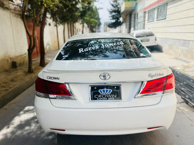 Toyota Crown 2014 (3)