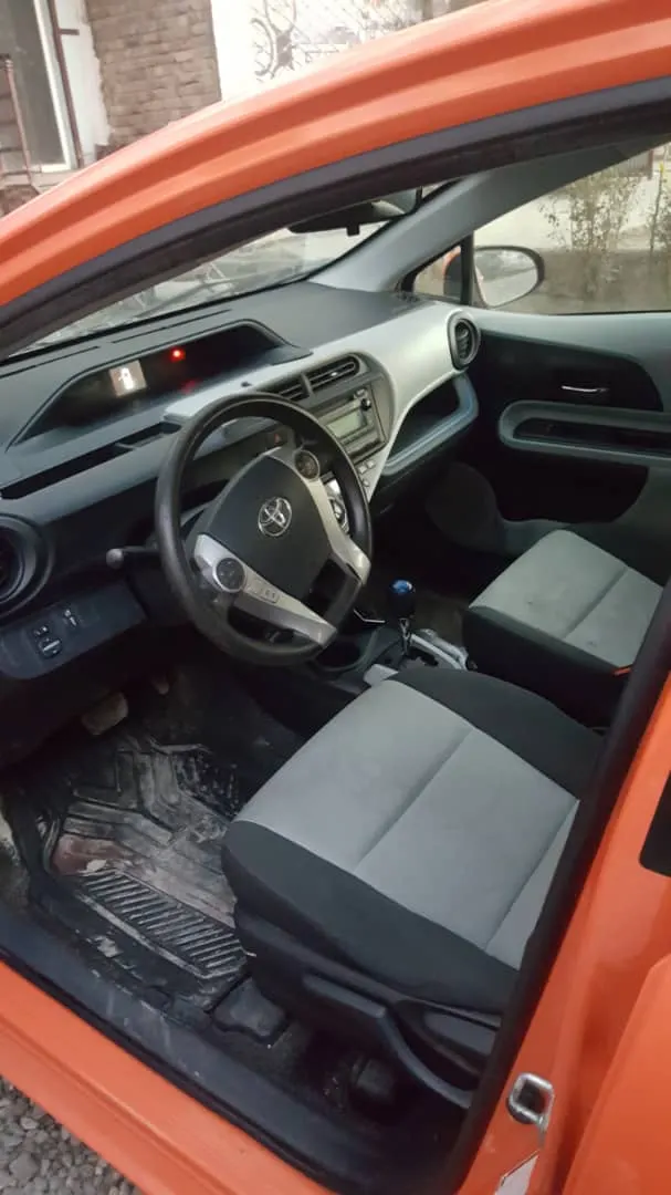 Toyota Aqua 2012 (1)
