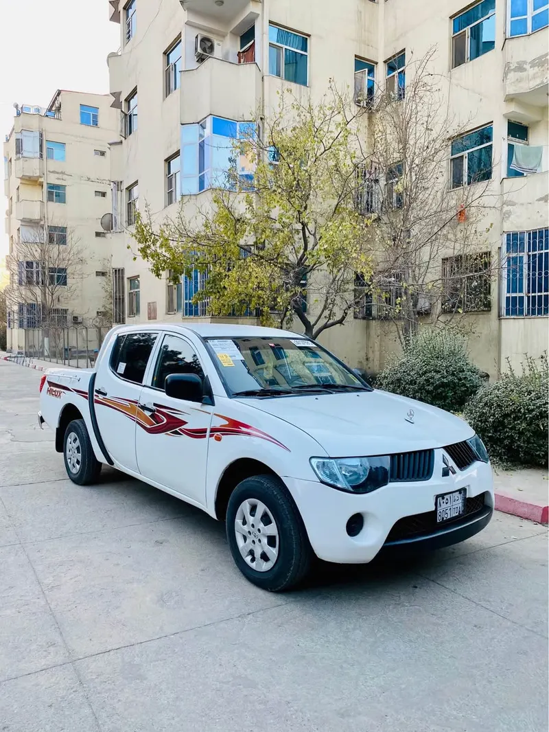 Mitsubishi Pickup 2008 (2)
