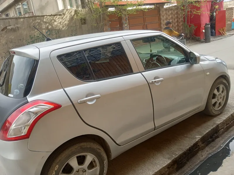 Suzuki Swift 2010 (6)