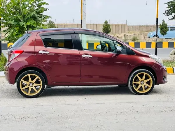 Toyota Vitz 2012 (3)