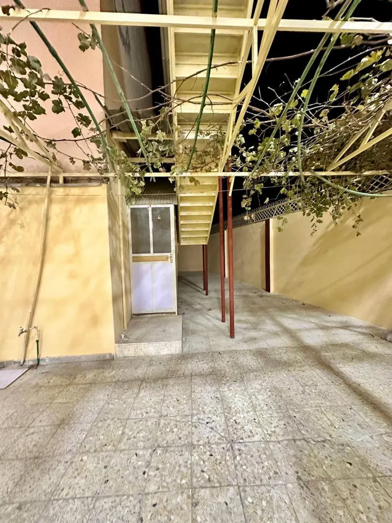 خانه 4 منزله برای فروش، 7 اتاق، 200 m²، سناتوریم، ناحیه 6، کابل (3)