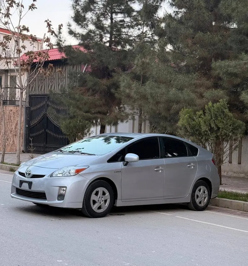 Toyota Prius 2012 (2)