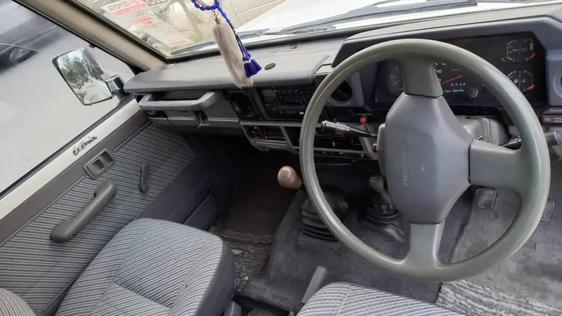 Toyota Land Cruiser 1993 (4)