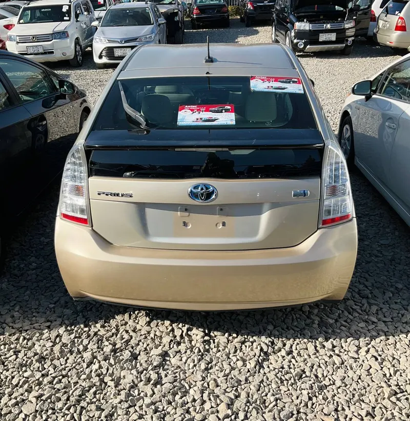 Toyota Prius 2011 (3)
