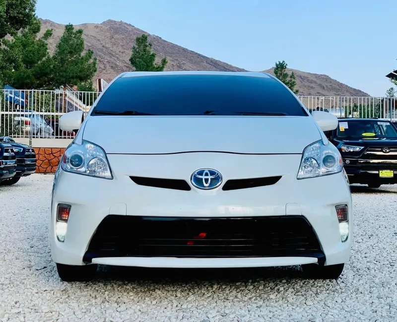 Toyota Prius 2015 (2)
