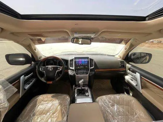 Toyota Land Cruiser VXR 2010 (4)