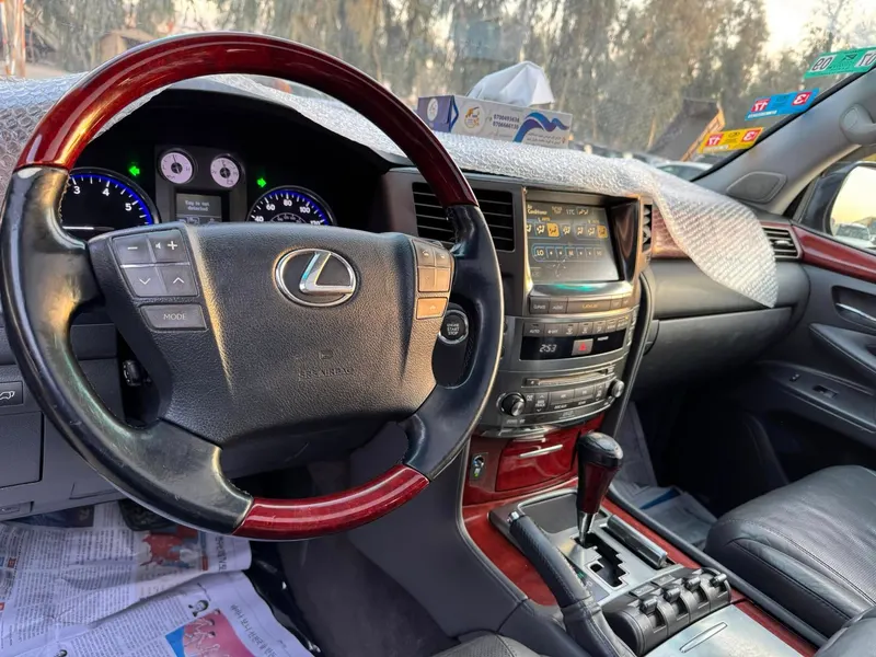 Lexus LX570 2010 (4)